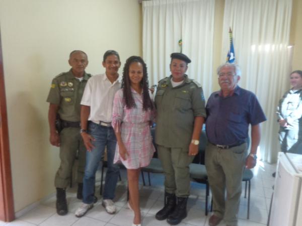 3&ordm; BPM ofereceu caf&eacute; da manh&atilde; aos alunos da APAE de Floriano.(Imagem:FlorianoNews)