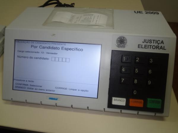 Candidatos de Floriano e Barão de Grajaú conferem fotos e dados das urnas no TRE