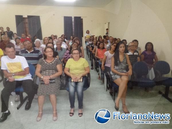 Padre Nylfranyo lan&ccedil;a livro sobre viv&ecirc;ncia espiritual.(Imagem:FlorianoNews)