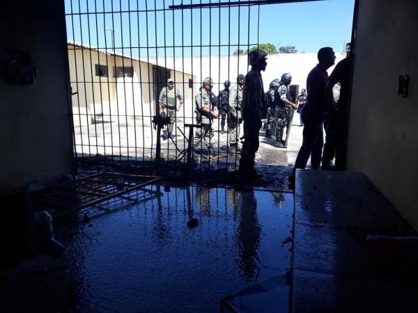 Bombeiros e Policiais militares controlam rebeli&atilde;o no Centro Educacional Masculino, em Teresina.(Imagem: Reprodu&ccedil;&atilde;o)