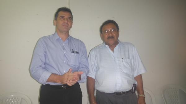 Prefeito Gilberto J&uacute;nior e vereador Manoel Simpl&iacute;cio.(Imagem:FlorianoNews)