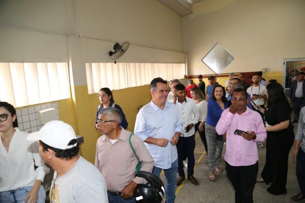  Ciro percorre ruas do Centro, tem contato com populares e almo&ccedil;a no Restaurante Popular(Imagem:Divulga&ccedil;&atilde;o)