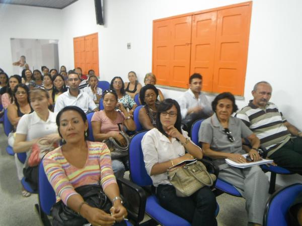 Prof. Nelson J&uacute;nior assume Secretaria de Educa&ccedil;&atilde;o e realiza primeira reuni&atilde;o(Imagem:FlorianoNews)