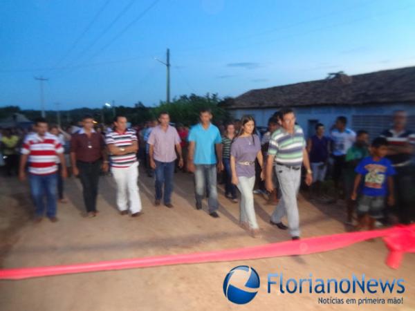 Inaugurado chafariz p&uacute;blico na zona rural de Bar&atilde;o de Graja&uacute;.(Imagem:FlorianoNews)
