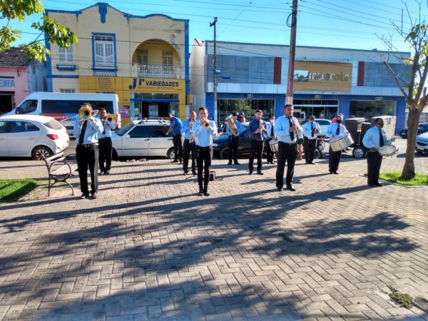 Solenidade de Hasteamento das bandeiras marca comemora&ccedil;&atilde;o ao anivers&aacute;rio de Floriano.(Imagem:FlorianoNews)