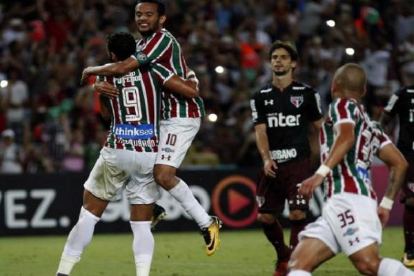 São Paulo perde do Flu; Corinthians empata com o Grêmio