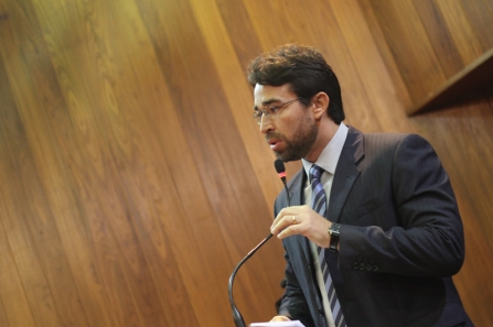 Marden Menezes cobra conclusão de obras do Governo em Piripiri
