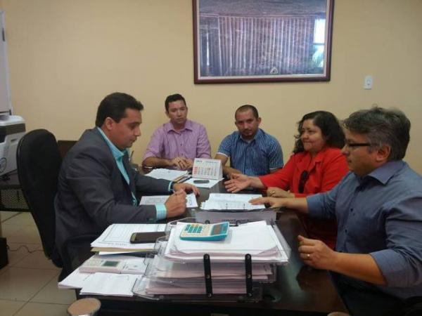 Prefeitura firma parceria para tratar da regularização fundiária do Conjunto Paraíso