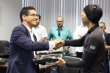 Sejus entrega novas armas para servidores