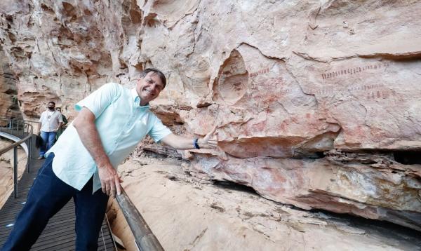 Bolsonaro visita Serra da Capivara e anuncia recursos para o turismo