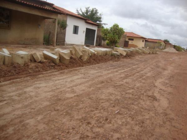 Cal&ccedil;amento de rua no bairro Princesa do Sul(Imagem:reda&ccedil;ao)