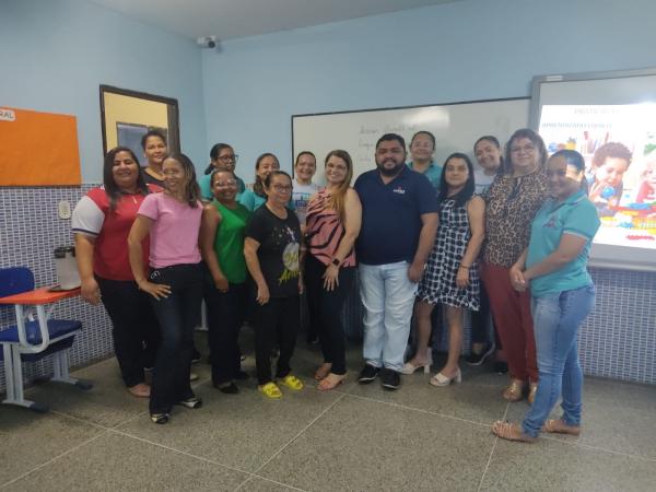 Professores da Escola Pequeno Príncipe participam de capacitação para início do ano letivo