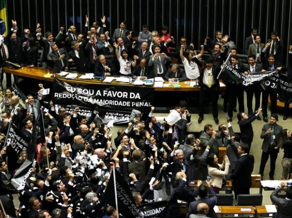 Metade dos deputados do Piauí votou favorável à redução da maioridade