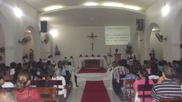 Missa de P&aacute;scoa encerrou Semana Santa com igrejas lotadas em Floriano e Bar&atilde;o de Graja&uacute;.(Imagem:FlorianoNews)