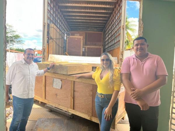 Governo do Piauí entrega tomógrafo ao Hospital de Corrente