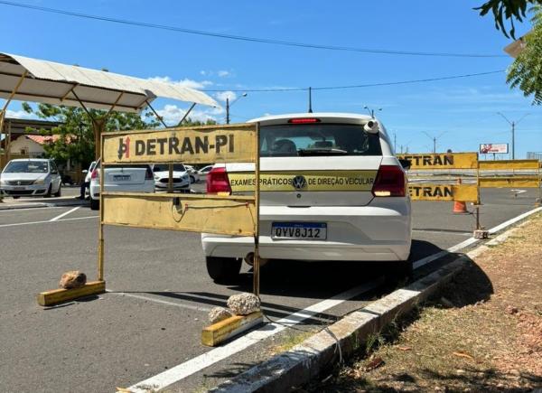 Contran aprova fim de aulas obrigatórias em autoescolas para tirar a CNH