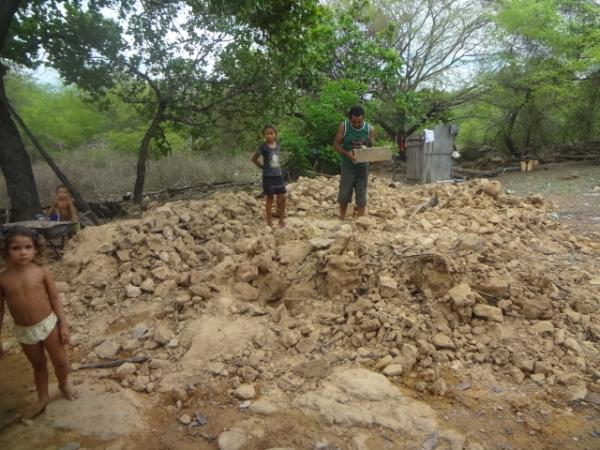Frei Miguel realiza campanha para construção de casa no bairro Canoas em Floriano