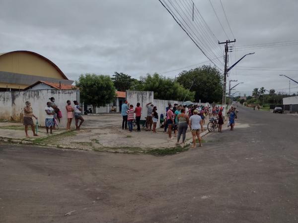 Assist&ecirc;ncia Social realiza entrega de cestas b&aacute;sicas para fam&iacute;lias carentes em Bar&atilde;o de Graja&uacute;(Imagem:FlorianoNews)