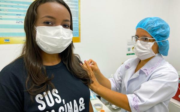 Piauí anuncia vacina contra Covid-19 para pessoas de 12 a 18 anos com comorbidades