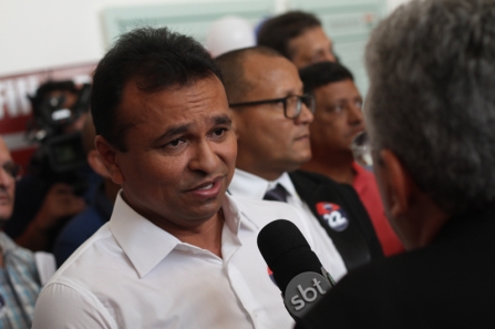 Cine Teatro é palco de filiação de Fábio Abreu ao PR