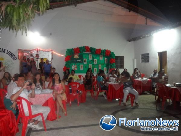 Alunos da Escola Mega de Floriano festejaram formatura da 8&ordf; s&eacute;rie.(Imagem:FlorianoNews)