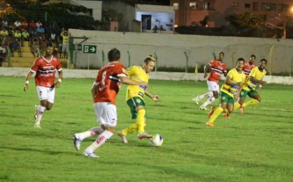 Picos sofre com gramado, cria pouco e v&ecirc; River-PI se dar bem no Helv&iacute;dio Nunes.(Imagem:Renan Morais)