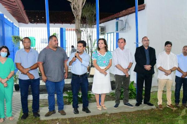 Prefeitura de Floriano entrega reforma completa e mobiliário da Secretaria de Educação