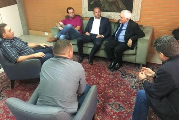 Prefeito e vereadores de Gilbués visitam o presidente da Assembleia