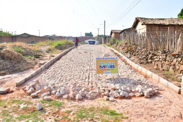 Prefeito Ant&ocirc;nio Reis visita obras de cal&ccedil;amento do projeto PlanMob.(Imagem:Secom)