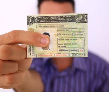 Novos prazos para renovar CNH começam em janeiro; veja datas