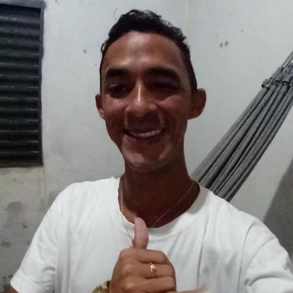 Homem é encontrado morto e com perfurações no rosto em escadaria de monumento no Norte do Piauí