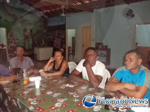 Entidades se re&uacute;nem para melhorar a condi&ccedil;&atilde;o do homem no campo de Floriano.(Imagem:FlorianoNews)
