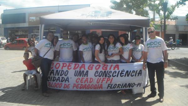 Acad&ecirc;micos da CEAD/UFPI incentivam pr&aacute;ticas para preserva&ccedil;&atilde;o do meio ambiente.(Imagem:FlorianoNews)
