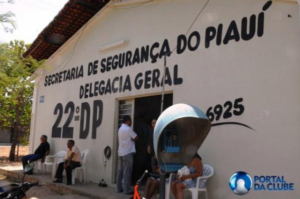 Polícia Militar encontra armas roubadas do 22º Distrito Policial em Teresina