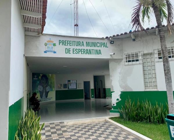 TCE-PI aponta superfaturamento de R$ 134 mil em compra de livros pela Prefeitura de Esperantina