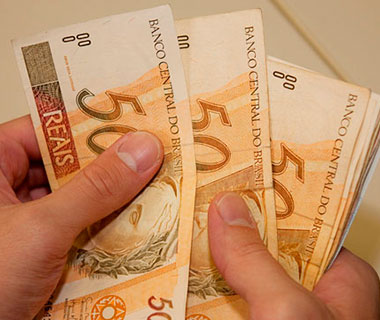 Aposentados começam a receber hoje a 1ª parcela do 13º