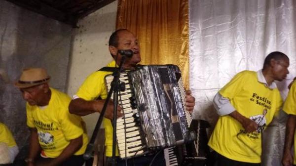 Apresenta&ccedil;&atilde;o do sanfoneiro Rizomar.(Imagem:FlorianoNews)