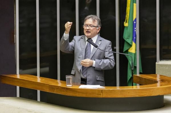 Merlong Solano assume vaga de Assis Carvalho na Câmara Federal dos Deputados