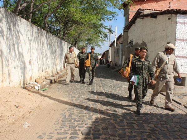 Soldados do Ex&eacute;rcito come&ccedil;am a atuar como agentes de endemias.(Imagem:Catarina Costa/G1 PI)