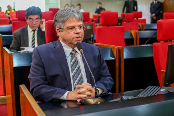Gustavo Neiva comenta a greve dos tutores da Universidade Aberta
