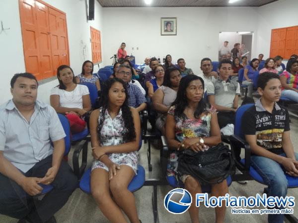 Prefeitura premia alunos com melhor desempenho em Olimp&iacute;adas e Concurso de Poesia.(Imagem:FlorianoNews)