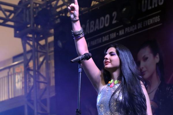 Cantora piauiense Luana Campos &eacute; finalista para seletiva nacional do Karaoke World Championship.(Imagem:Isabela Sipa&uacute;ba/ Divulga&ccedil;&atilde;o)