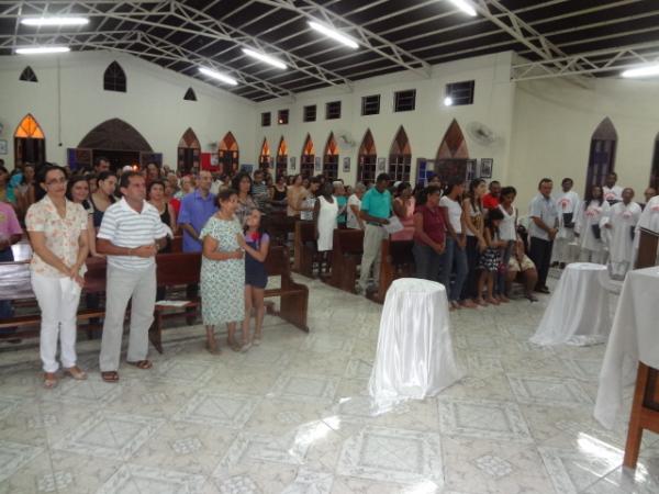 Cat&oacute;licos celebram Corpus Christi com missa e prociss&atilde;o em Floriano.(Imagem:FlorianoNews)