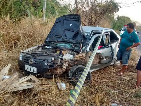 Colisão entre carro e moto deixa duas pessoas mortas e uma ferida na PI-130