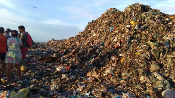 Feto é encontrado dentro de caixa em aterro sanitário da Zona Sul de Teresina