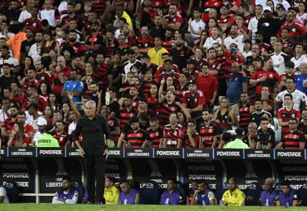 Tite e o banco de reservas do Flamengo, com Gabigol, no Maracan&atilde; contra o Millionarios.(Imagem:Andr&eacute; Dur&atilde;o)