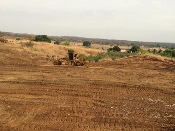 Máquinas do PAC são flagradas e apreendidas em terreno de prefeito