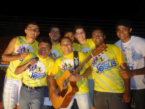 8&ordf; Marcha para Jesus leva multid&atilde;o &agrave;s ruas de Floriano.(Imagem:FlorianoNews)