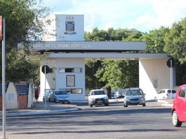Mulher é vítima de assalto na UFPI e seguranças atiram contra bandido