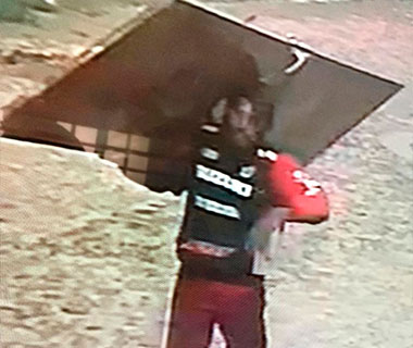 Assaltante é preso após roubar porta de residência